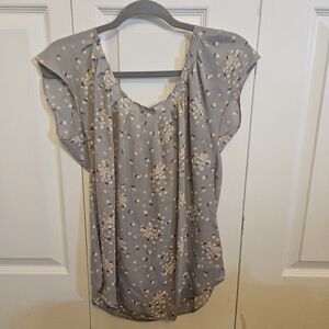 LC Lauren Conrad Gray Floral Flutter Sleeve Top